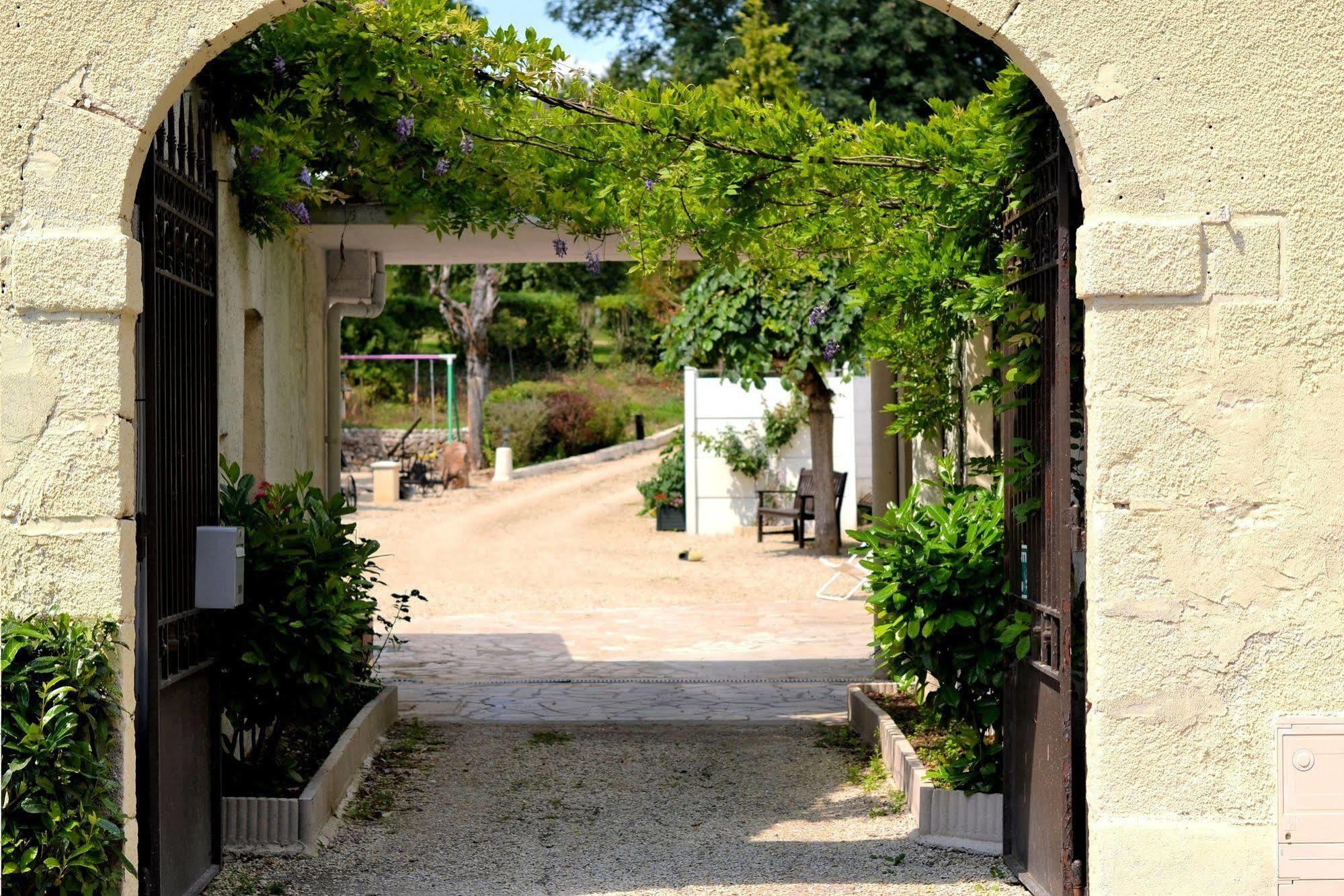 Auberge Le Rabelais Malay-le-Petit Exterior photo